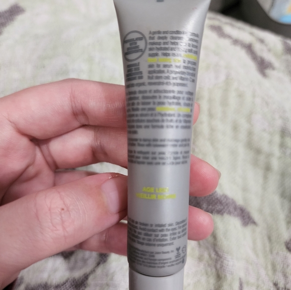 Juice Beauty Stem Cellular 2-in-1 Cleanser - Picture 2 of 2